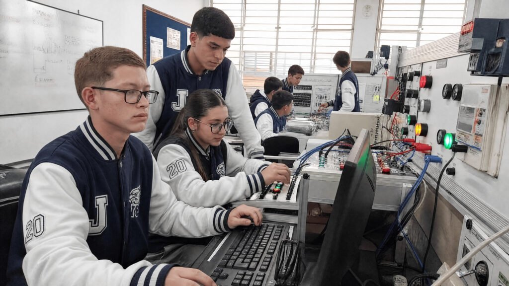 Técnico Profesional en Control Industrial